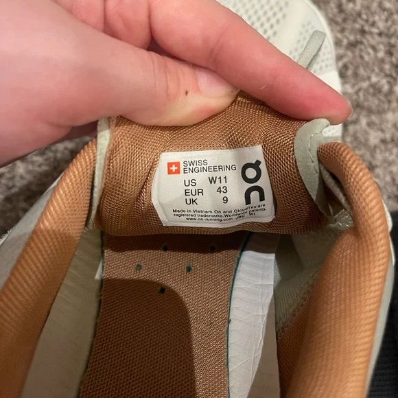 ON Cloudflow Womens Shoes Size 11, Color: Aloe/White - Picture 10 of 10